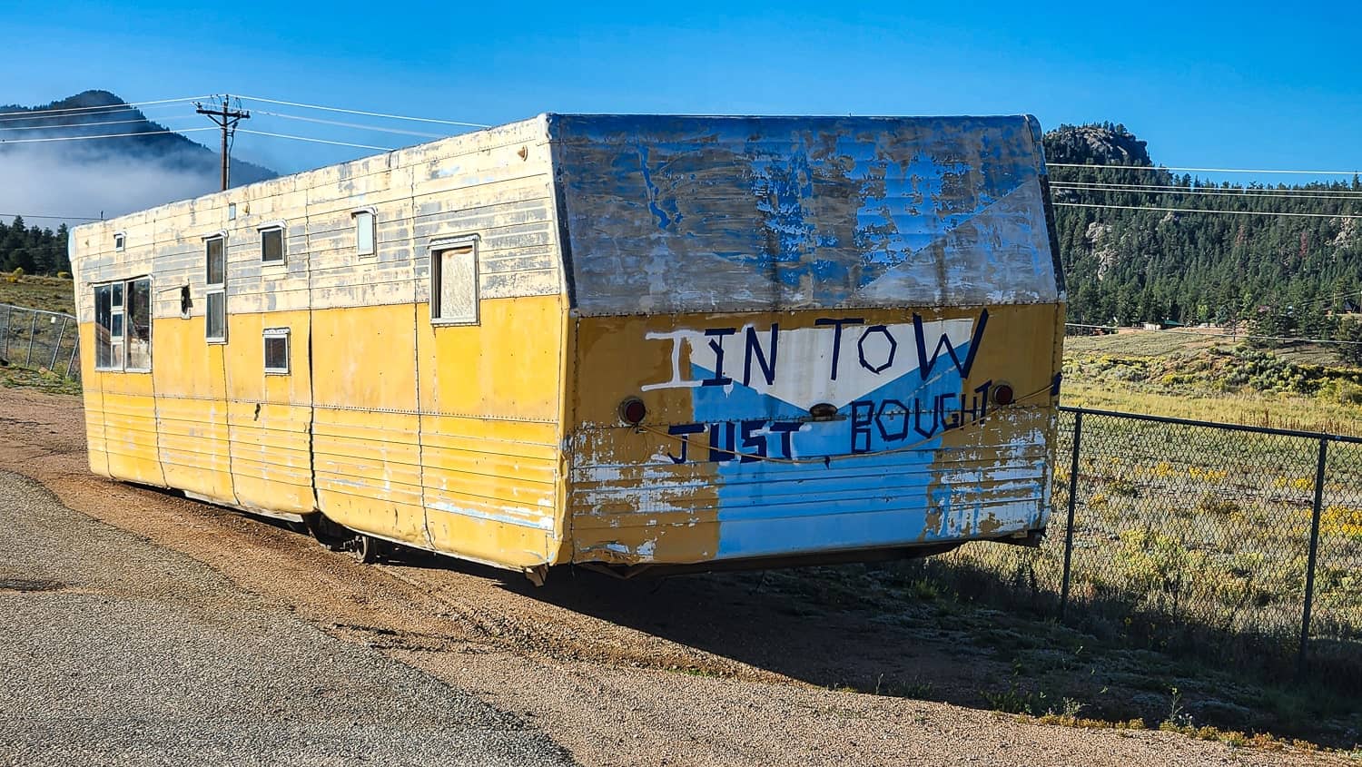 old trailer without wheels